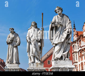 Colonne de la peste statues situé dans la place principale de Maribor, la deuxième plus grande ville de Slovénie. Banque D'Images