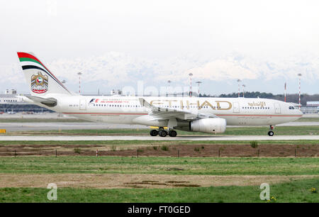 A6-EYO Etihad Airways Airbus A330-243 à Milan, Malpensa Banque D'Images