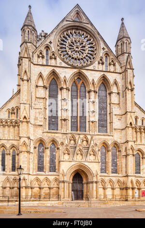 Façade Sud de la cathédrale de York, l'église cathédrale du diocèse de York, North Yorkshire, Angleterre.