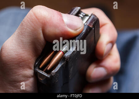 5.56 Chargement ammo magazine pour les mitrailleuses Banque D'Images