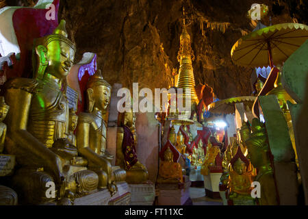 Les bouddhas dans les grottes de Pindaya, Shan State, Myanmar, Birmanie Banque D'Images