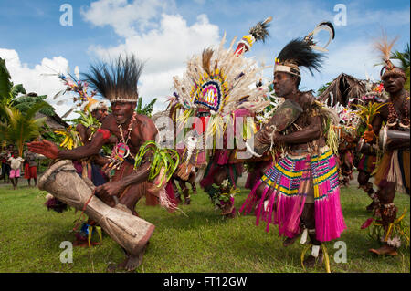 Au cours d'une danse traditionnelle faite et performances culturelles, Kopar, East Sepik Province, la Papouasie-Nouvelle-Guinée, le Pacifique Sud Banque D'Images
