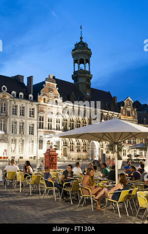 Grand Place au crépuscule, Guild Hall, Mons, Hainaut, Wallonie, Belgique, Europe Banque D'Images