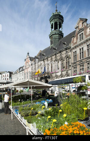 Guild Hall, marché sur la Grand Place, Mons, Hainaut, Wallonie, Belgique, Europe Banque D'Images