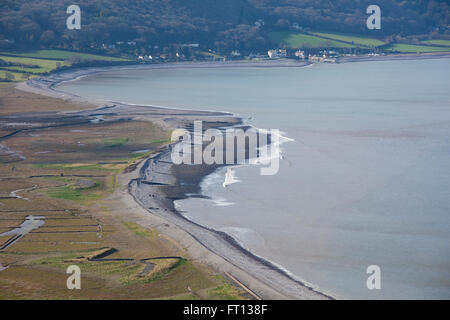 Le chemin côtier du sud-ouest près de Selworthy beacon n le Royaume-Uni. Le chemin parcourt le pays depuis plus de 630 milles et une vue magnifique peut être vu de la colline et falaise, comme ici la vue sur la baie de Bossington Porlock hill à Porlock Weir. Banque D'Images