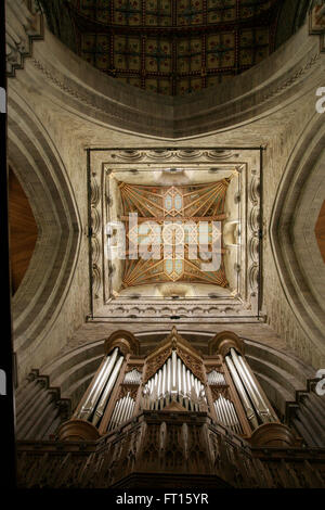 Worm's eye view de l'intérieur de la cathédrale de St David's, Pembrokeshire, Pays de Galles Banque D'Images