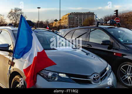 Les taxis parisiens français sur les grèves contre Uber Banque D'Images