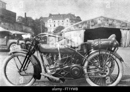 Side-car Harley-Davidson 1918, France. Exécution sur Dunlop pneus supplémentaires Banque D'Images