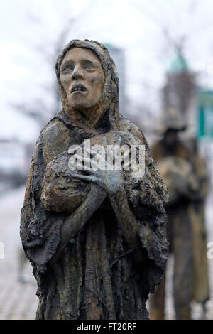 La famine Memorial par artiste Rowan Gillespie à Dublin, en République d'Irlande, Europe Banque D'Images