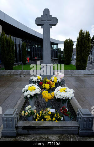 Tombe du leader révolutionnaire Irlandais Michael Collins au cimetière Glasnevin à Dublin, Irlande, Europe Banque D'Images