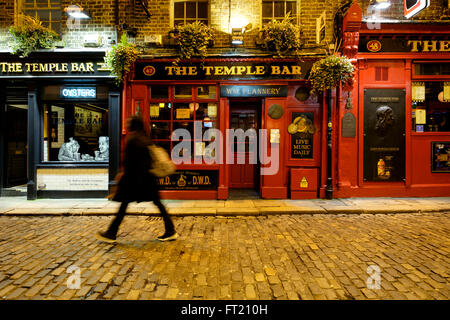 La pub de Temple Bar à Dublin, en République d'Irlande, Europe Banque D'Images