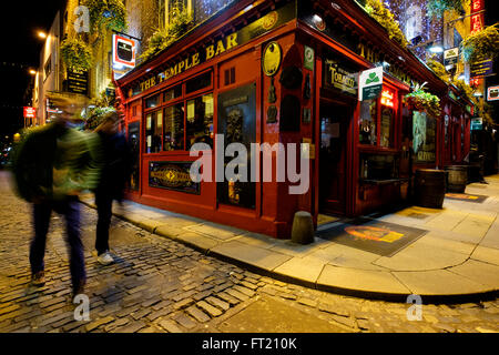 La pub de Temple Bar à Dublin, en République d'Irlande, Europe Banque D'Images