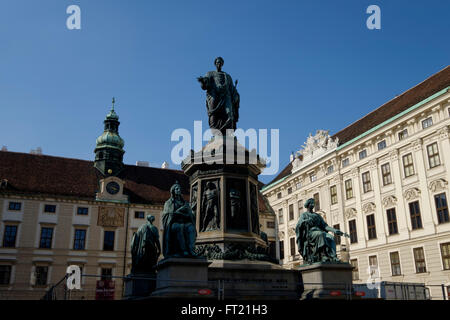 Des statues dans la cour de la Hofburg à Vienne, Autriche, Europe Banque D'Images