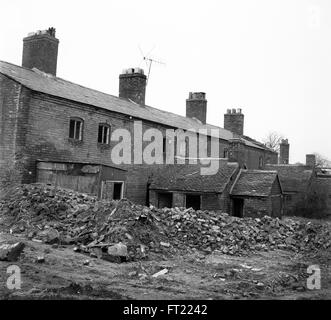 Vieux maisons démolies de taudis en Grande-Bretagne 1962 Banque D'Images