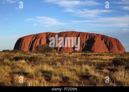 Coucher du soleil sur Uluru, dans le territoire du Nord Australie Banque D'Images