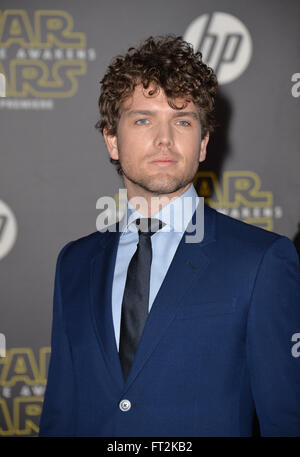 LOS ANGELES, CA - le 14 décembre 2015 : l'Acteur Austin Swift, frère de Taylor Swift, à la première mondiale de 'Star Wars : The Force éveille' sur Hollywood Boulevard Banque D'Images