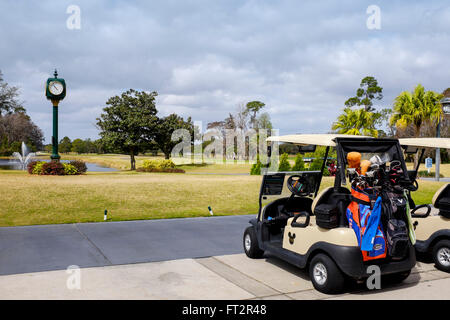 Chariot de golf sur le Disney's Magnolia Golf Club, Lake Buena Vista, Orlando, Floride, USA Banque D'Images