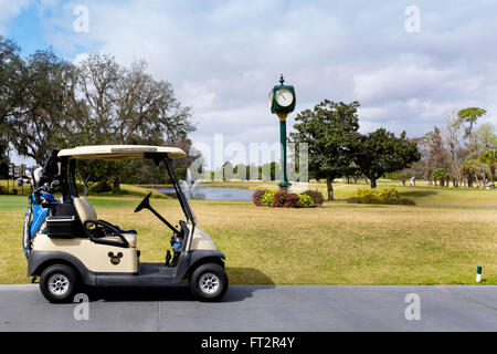 Chariot de golf sur le Disney's Magnolia Golf Club, Lake Buena Vista, Orlando, Floride, USA Banque D'Images