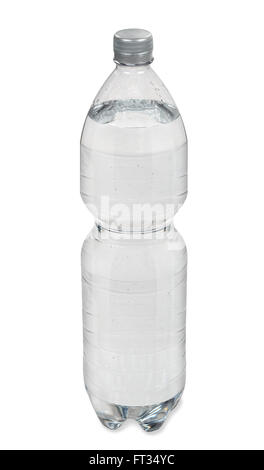 Boire de l'eau minérale en bouteille Pet Banque D'Images