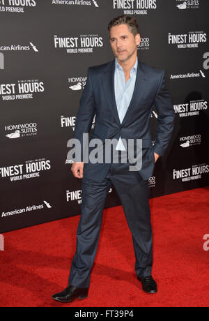 LOS ANGELES, CA - le 25 janvier 2016 : l'Acteur Eric Bana à la première de son film 'les meilleurs heures au Théâtre chinois de Grauman, Hollywood. Banque D'Images