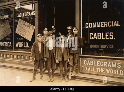 Portrait de jeune Télégraphe Postal Messagers, Indianapolis, Indiana, USA, vers 1908 Banque D'Images