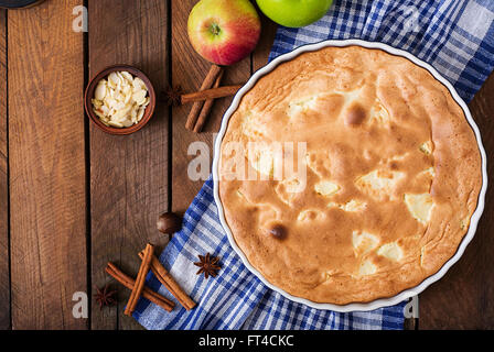 Tarte aux pommes 'Charlotte' . Vue d'en haut Banque D'Images