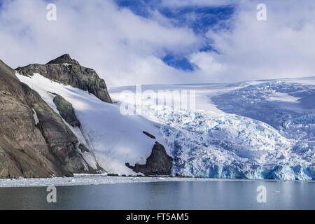 Les montagnes et les glaciers de l'Admiralty Bay, King George Island, Péninsule Antarctique, l'Antarctique. Banque D'Images