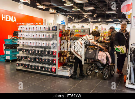 Paris, France, boutiques, nouveautés, cadeaux, de faible coût, magasin hema, à l'intérieur des 'centre commercial, les intérieurs commerciaux Banque D'Images