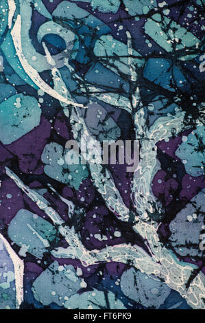 Arbre mystique, turquoise et violet, hot batik, texture de fond, la main sur la soie, abstract art surréalisme Banque D'Images