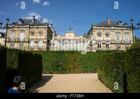 Entrée privée, Palacio de la Granja de San Ildefonso à Madrid, Espagne. Belle villa avec jardins et sources classiques Banque D'Images