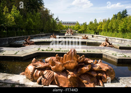 Fontaines Golden Palace à Ségovie en Espagne. Les chiffres de bronze dieux mythologiques et classiques Banque D'Images