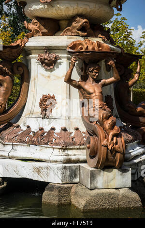 Fontaines Golden Palace à Ségovie en Espagne. Les chiffres de bronze dieux mythologiques et classiques Banque D'Images