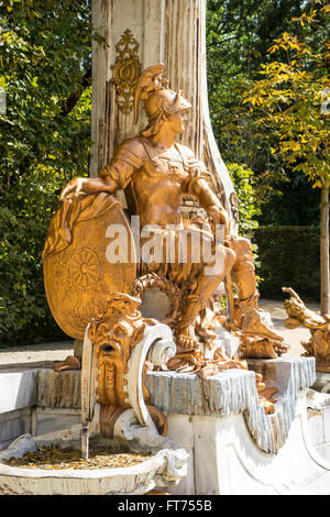 Warrior, fontaines d'or palais à Ségovie en Espagne. Les chiffres de bronze dieux mythologiques et classiques Banque D'Images