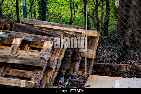 Palettes en bois ancien Banque D'Images