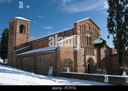 Le quartier gothique-romane de l'abbaye de Vezzolano Albugnano, Italie Banque D'Images