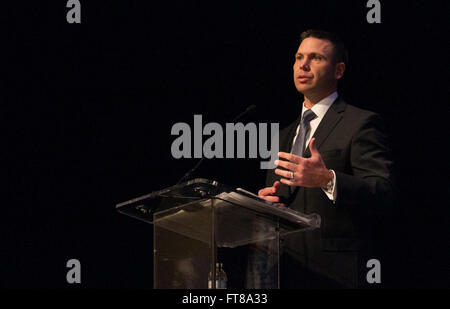 Sous-commissaire du CBP Kevin fait McAleenan remarques finales sur la deuxième journée de la la côte Est de l'échange Symposium à Baltimore Maryland. Photo de James Tourtellotte. Banque D'Images