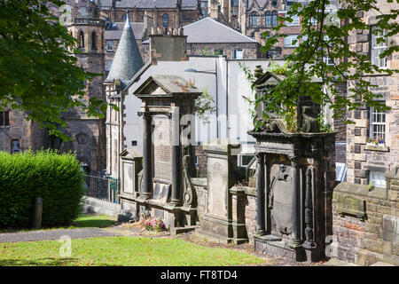 Édimbourg, Ville d'Édimbourg, Écosse. Greyfriars Kirkyard en pierres tombales historiques. Banque D'Images