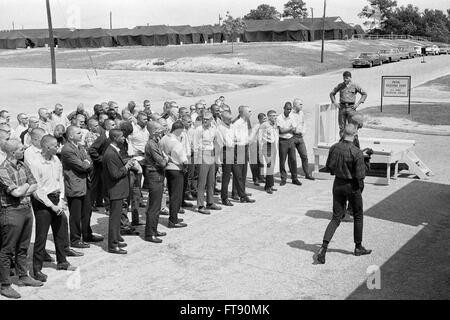 Projet de Vietnam. Les soldats nouvellement rédigées lors de la réception en point Fort Jackson, Columbia, Caroline du Sud, mai 1967. Banque D'Images