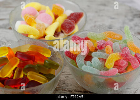 Bonbons sucré dans un bol en verre Banque D'Images