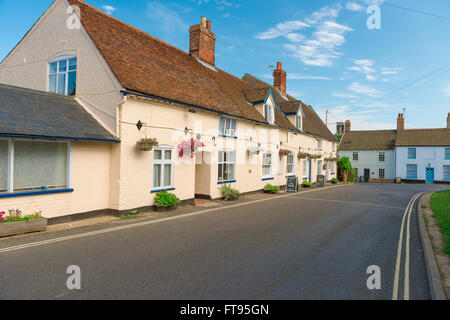 Orford Suffolk village, vue sur le King's Head Pub, une maison publique traditionnelle de Front Street dans le centre d'Orford, Suffolk, Royaume-Uni Banque D'Images