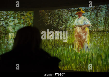 Turin, Italie. 25 mars, 2016. Une exposition d'art multimédia intitulée "Van Gogh en vie" présentant le travail du peintre Vincent Van Gogh, le 25 mars 2016 à Turin, Italie Crédit : Stefano Guidi/Alamy Live News Banque D'Images