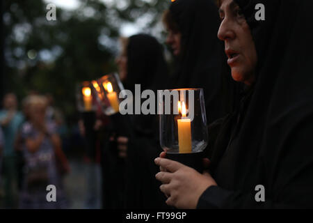 Sao Paulo, Brésil. Mar 25, 2016. De fervents catholiques prennent part à une procession lors de la célébration du Vendredi Saint de la Semaine Sainte, à Sao Paulo, Brésil, le 25 mars 2016. Credit : Rahel Patrasso/Xinhua/Alamy Live News Banque D'Images