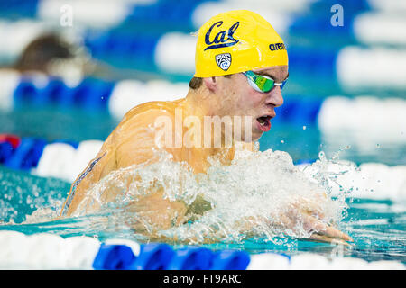 Atlanta, Georgia, USA. Mar 25, 2016. La nageuse Cal Josh Prenot NCAA durant la natation et plongée Championship le vendredi 25 mars 2016 à Georgia Tech Campus Recreation Center, à Atlanta, GA. Jacob Kupferman/CSM Crédit : Cal Sport Media/Alamy Live News Banque D'Images