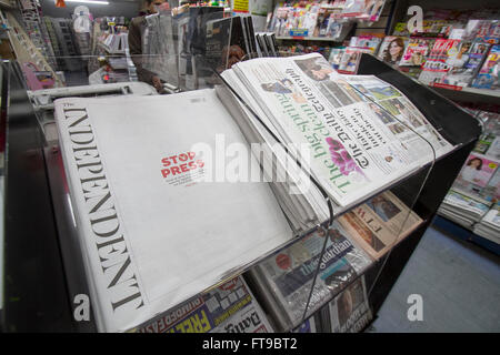 Londres, Royaume-Uni. 26 mars 2016. Le dernier numéro du journal britannique 'The Independent' qui a été en circulation depuis 1986. Le document sera maintenant disponible en une seule plate-forme 'Digital' © amer ghazzal/Alamy Live News Crédit : amer ghazzal/Alamy Live News Banque D'Images