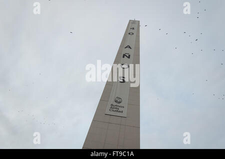 40e anniversaire du coup d'État militaire en Argentine - 24/03/2016 - Argentine / Buenos Aires - l'obélisque de Buenos Aires , icône s'ouvre avec la légende de la mémoire, la vérité , la justice et 40, dans chacun de leurs visages. - Matias Izaguirre / Le Pictorium Banque D'Images