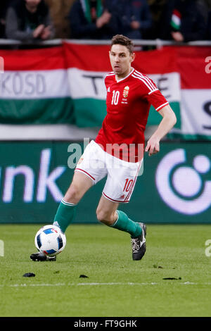 Budapest, Hongrie. 26 mars, 2016. Le Hongrois Zoltan Gera est avec le ballon au cours de Hongrie contre la Croatie football match amical international Groupama en arène. Credit : Laszlo Szirtesi/Alamy Live News Banque D'Images