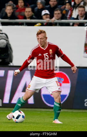 Budapest, Hongrie. 26 mars, 2016. Le Hongrois Laszlo est Kleinheisler avec le ballon au cours de Hongrie contre la Croatie football match amical international Groupama en arène. Credit : Laszlo Szirtesi/Alamy Live News Banque D'Images