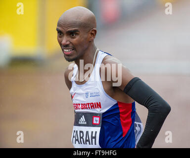 Cardiff, Royaume-Uni. 26 mars, 2016. Mo Farah (Grande-Bretagne) venant en troisième l'IAAF/ Université de Cardiff du monde de semi-marathon, Cardiff UK Samedi 26 mars 2016 Credit : Gary Mitchell/Alamy Live News Banque D'Images