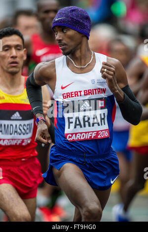 Cardiff, Royaume-Uni. 26 mars, 2016. Mo Farah (Grande-Bretagne) au début de l'IAAF/ Université de Cardiff du monde de semi-marathon, Cardiff UK Samedi 26 mars 2016 Credit : Gary Mitchell/Alamy Live News Banque D'Images