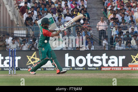 Kolkata, Inde. Mar 26, 2016. Nouvelle Zélande gagne contre le Bangladesh à Eden Garden, Kolkata par 75 s'exécute. La Nouvelle-Zélande remporte tous leurs 4 matches et devenir le leader du groupe 2. La Nouvelle-Zélande ont obtenu 145 pour 8 dans leurs 20 plus par l'aide de Kane Williamson (Joueur du Match) pour ses 42 off 32 boules. Le Bangladesh a tous notation sur 70 en plus de 15,4. © Saikat Paul/Pacific Press/Alamy Live News Banque D'Images